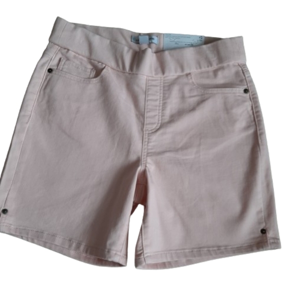 Liz Claiborne Pants - NWT 🍑 LIZ CLAIBORNE Light Peach Mid-Rise Shorts for Women - Size: 8